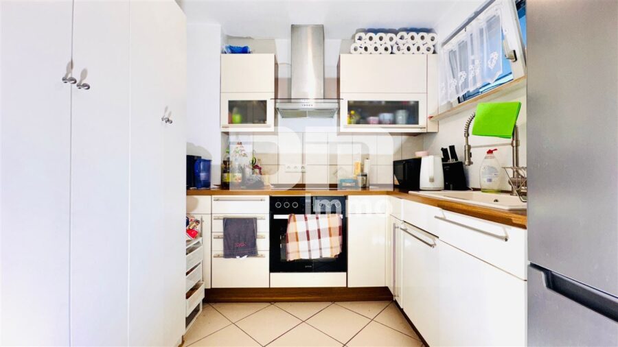 Umfangreich sanierte 4-Zimmerwohnung im EG mit Balkon in hervorragender Wohnlage - Küche mit Einbauküche